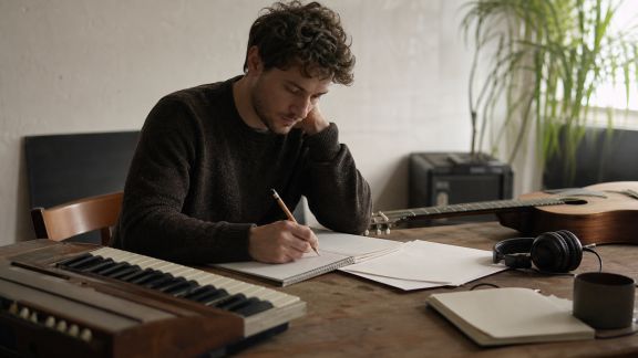 Rencontre avec un arrangeur musical : métamorphoser une chanson