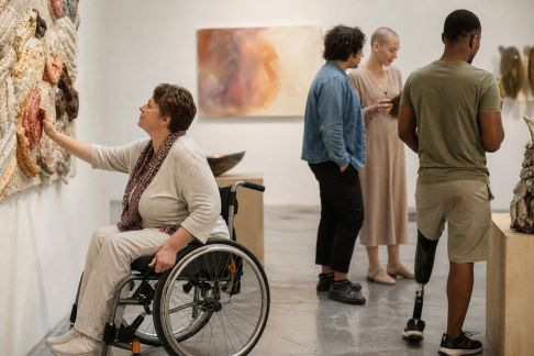 Art et handicap : initiatives et expositions inclusives à découvrir