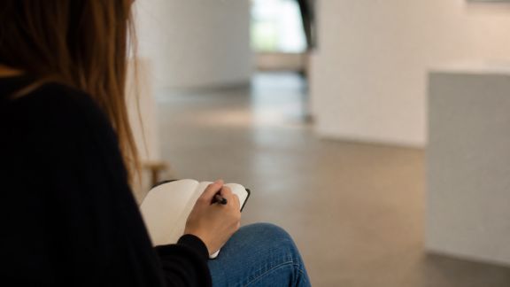 Prendre des notes efficaces pendant un film ou une exposition