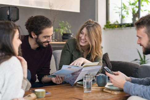 Préparer une sortie culturelle entre amis : idées et organisation
