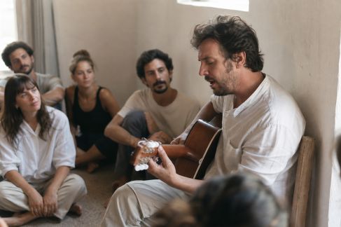 La montée des concerts intimistes : retour à l’authenticité musicale