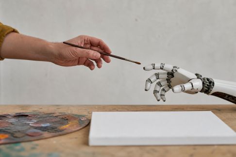 Intelligence artificielle et création culturelle : entre menace et révolution
