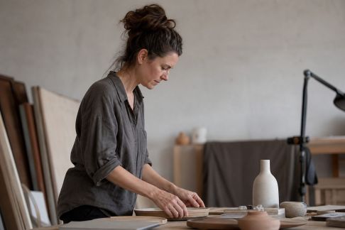 Conversation avec une cheffe décoratrice de cinéma : bâtir des univers singuliers